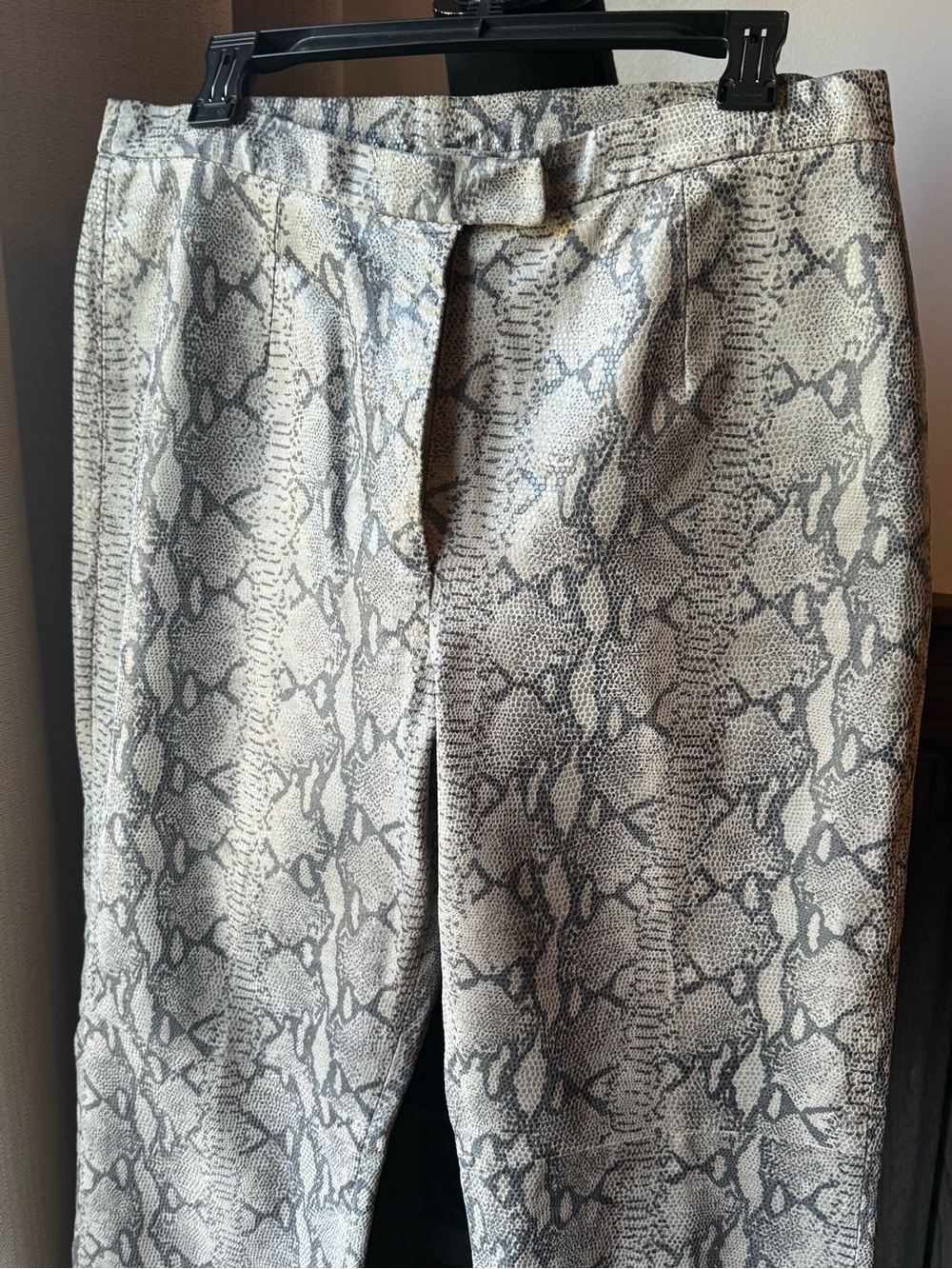 Colebrook & Co. Leather Snake Print Straight Leg Pants - Neutral Tones Sz 14 - Picture 3 of 8